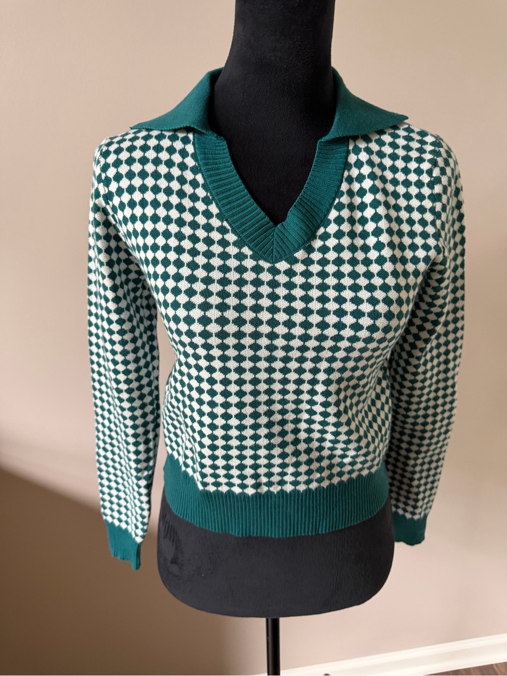 The House of Retro Teal & White Diamond-Pattern V-Neck Cropped Sweater Small